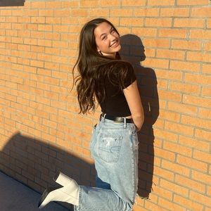 Meet your Posher, Chloe